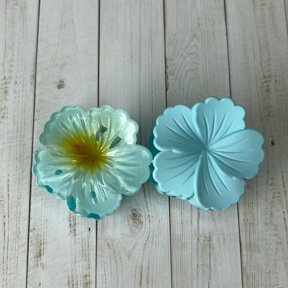 piper•k Blue Hibiscus Mini Hair Clips (Set of 2) NWOT